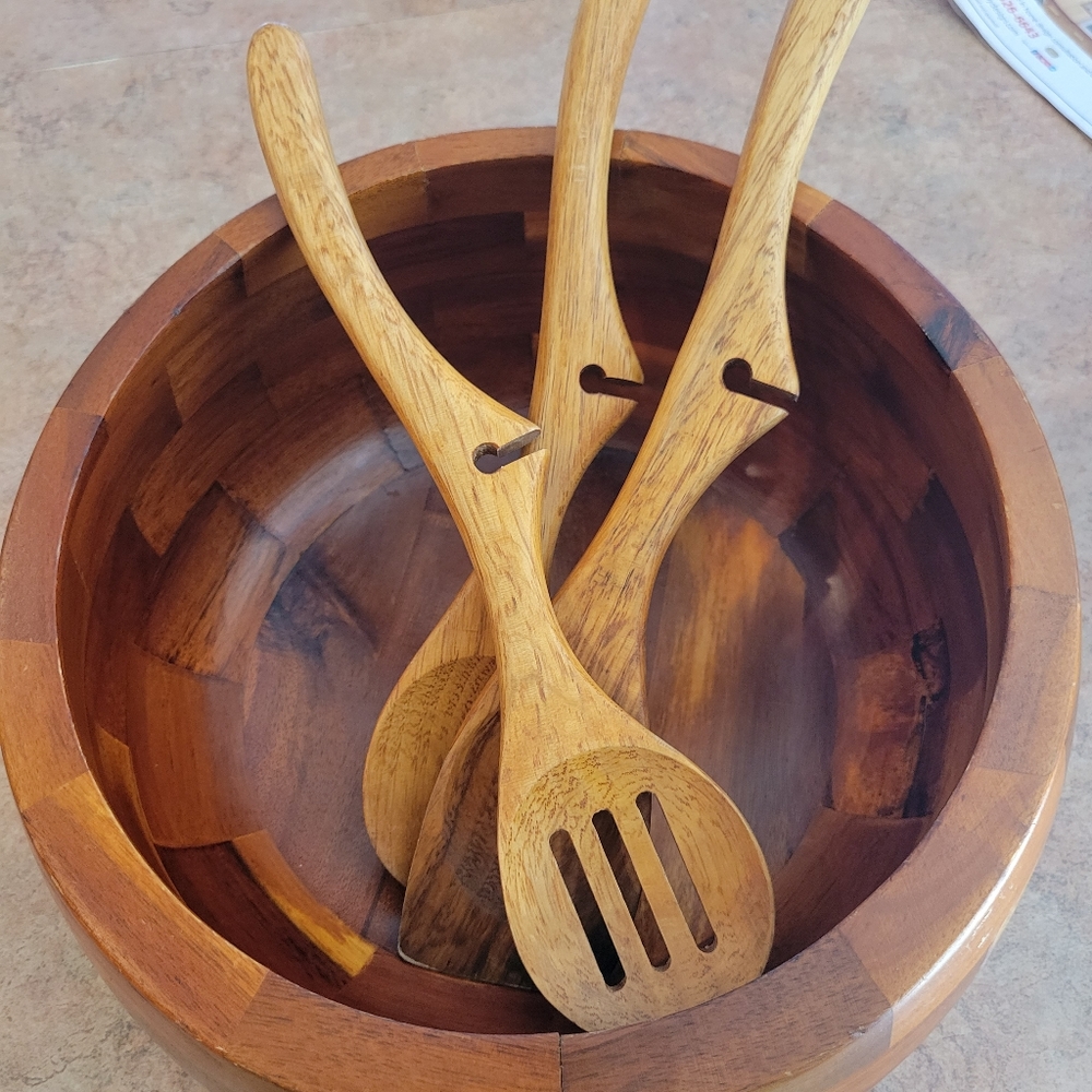 Large Wood Bowl ~ Michael Graves Design ~ Large Wooden Salad/Chip Bowl - Picture 9 of 16
